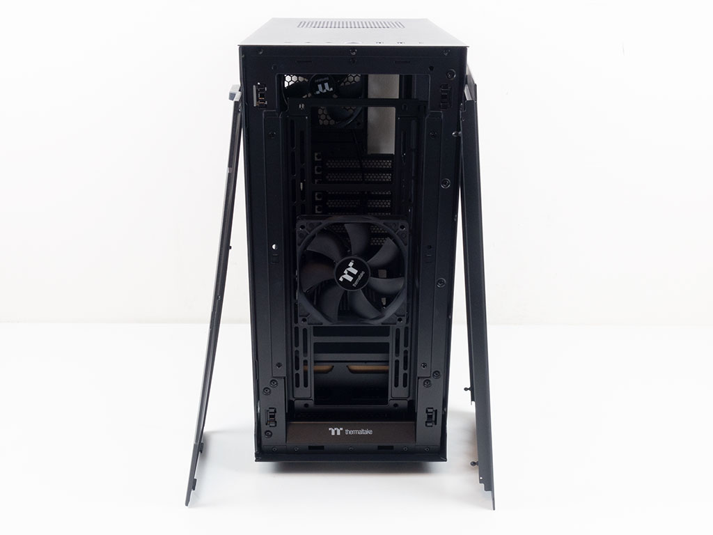 Thermaltake Divider 300 TG Air Review A Closer Look Outside