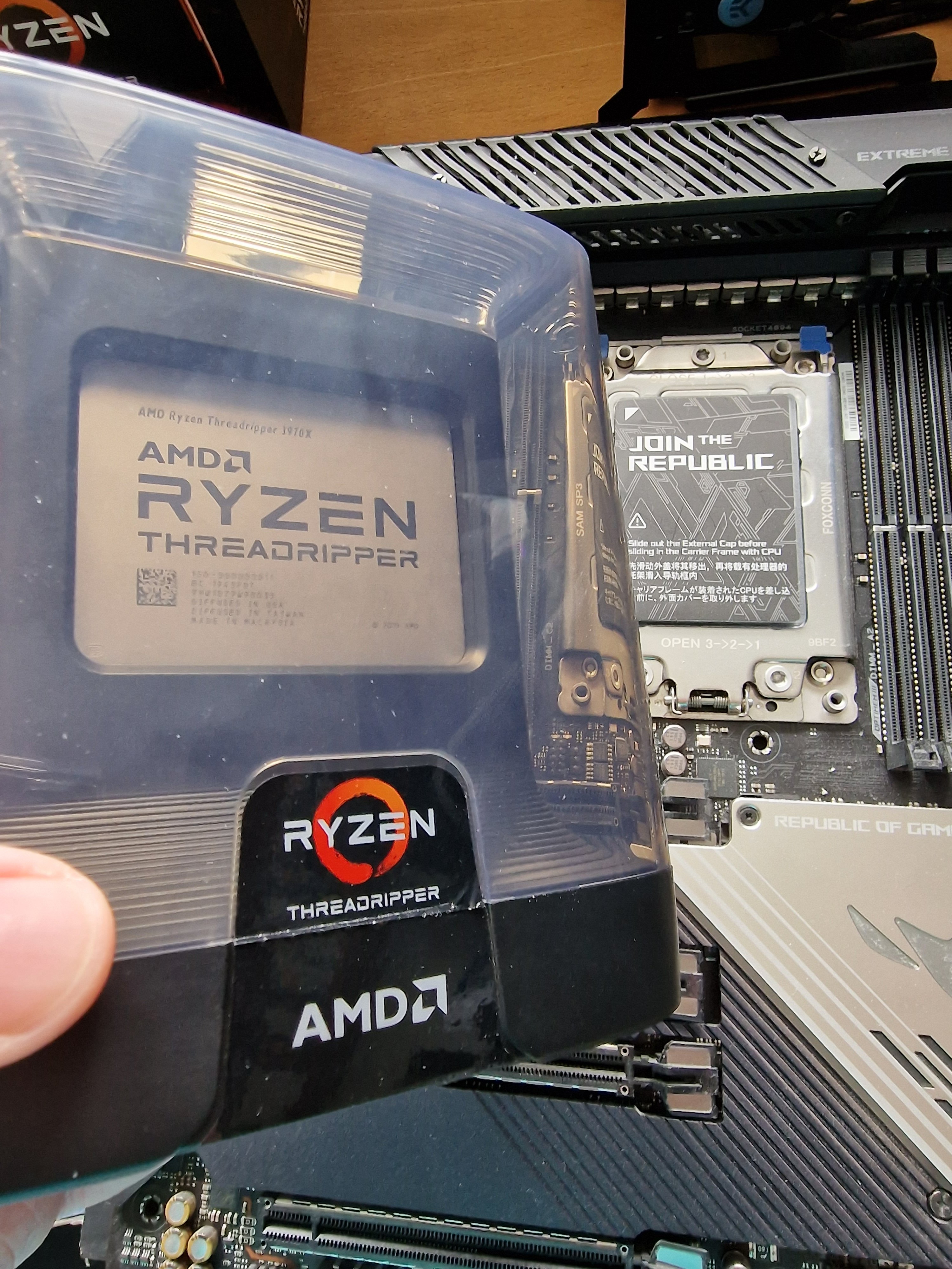 Amd threadripper online 1970x