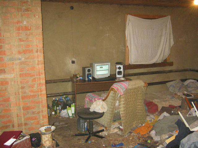 filthy-pc-room.jpg