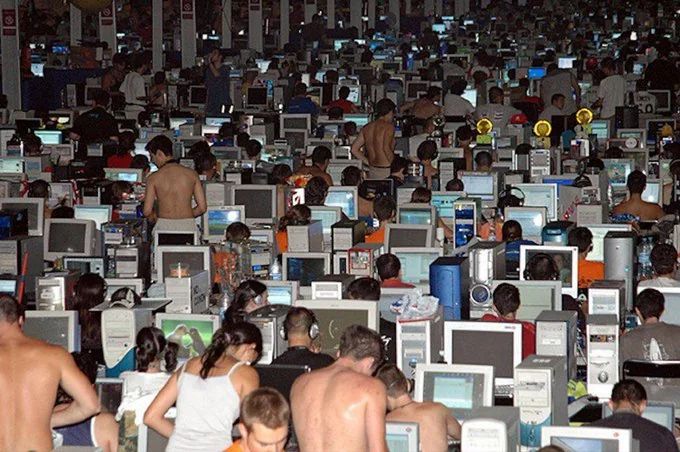 lan-parties-v0-lwnui1v998he1-2.jpg