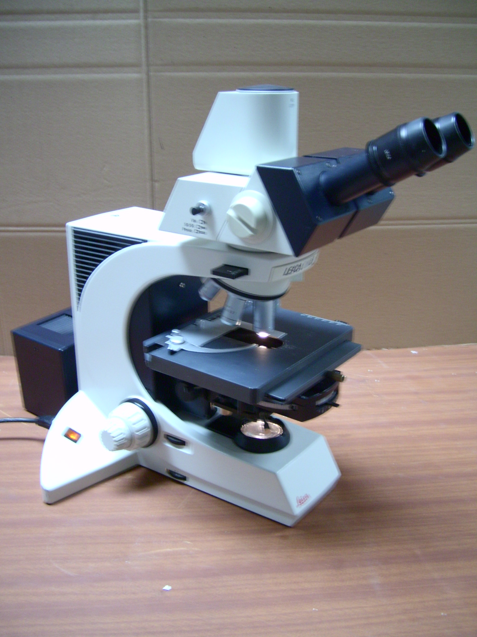 Leica_DMLB_Microscope.JPG