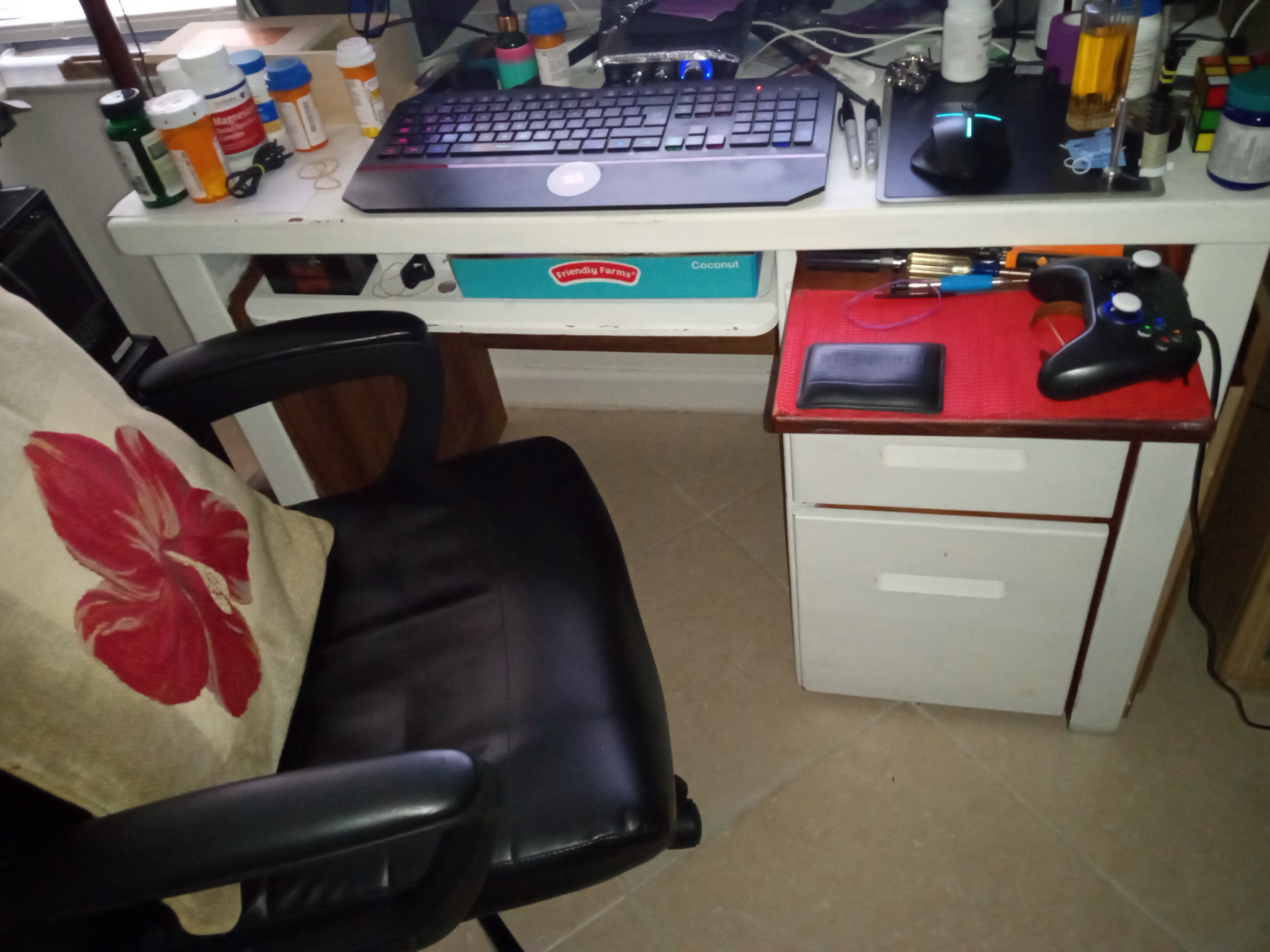 natr0n's messy desk bottom.jpg