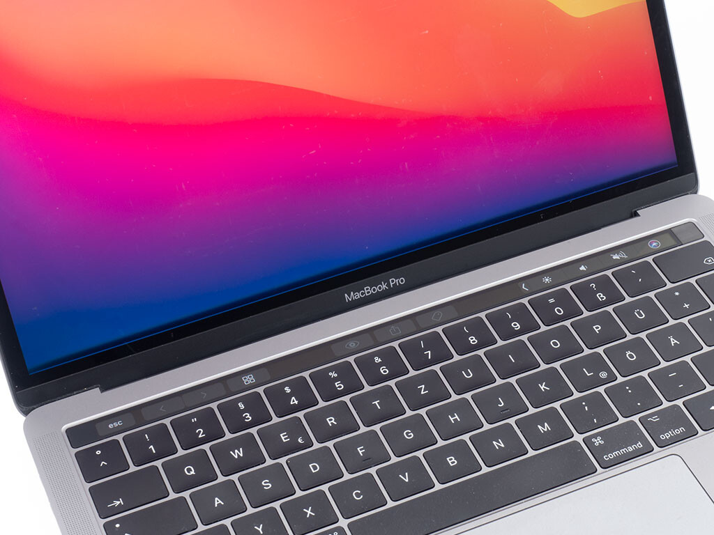 Apple MacBook Pro (2017) Suffers from Widespread Retina Display