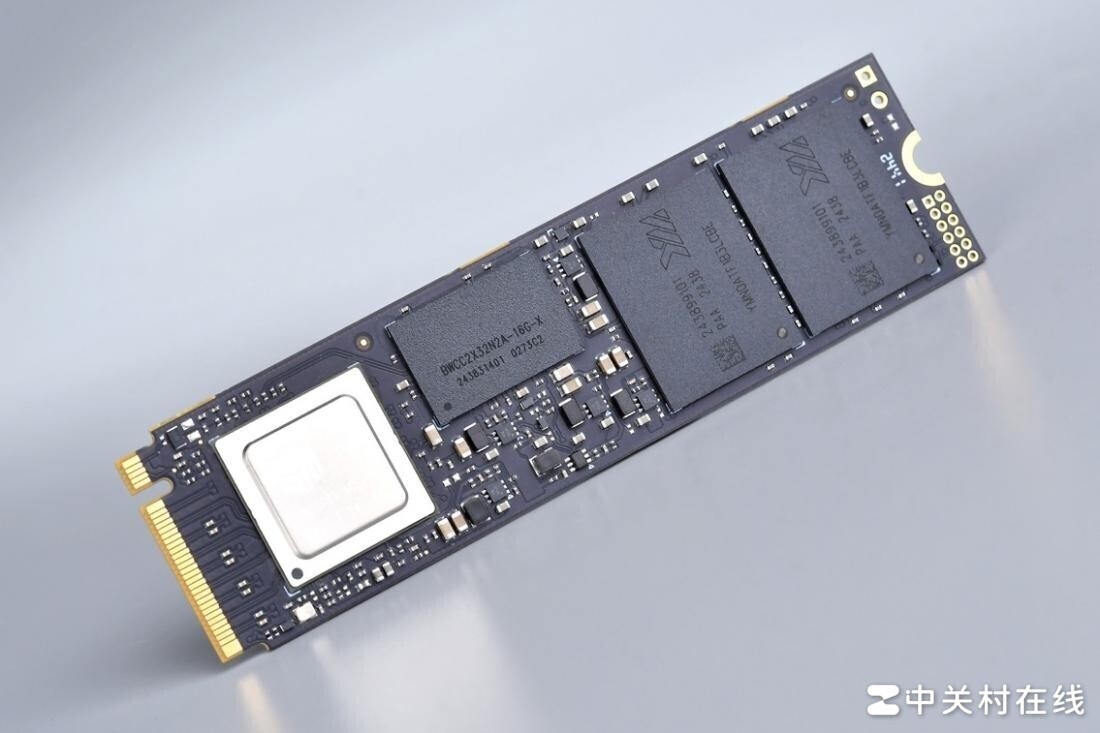 YMTC 3D TLC NAND Flash with Xtacking 4.0 Tested: up to 14.5 GB/s Sequential Read