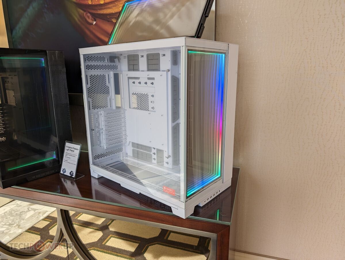 Lian Li Debuts Cases With Glass on Many Sides, Case Fan with Screen