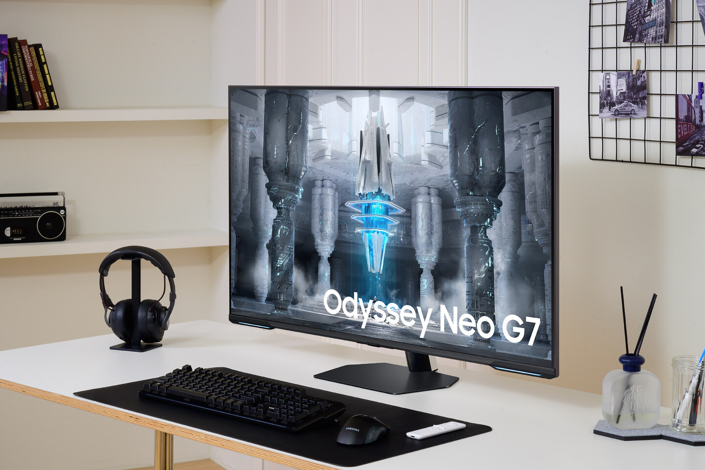 Meet the Odyssey Neo G7 43" — The First MiniLED Flat Gaming Monitor