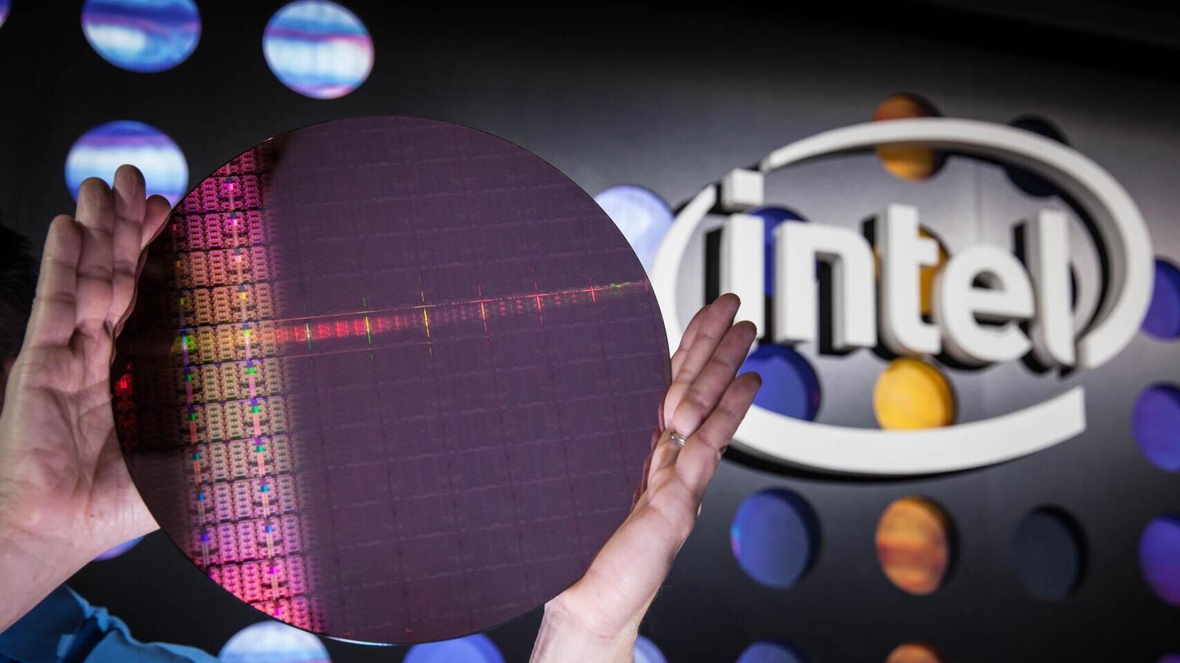 Intel Reportedly Ramps "Arrow Lake" Orders at TSMC Amid Internal Foundry Struggles