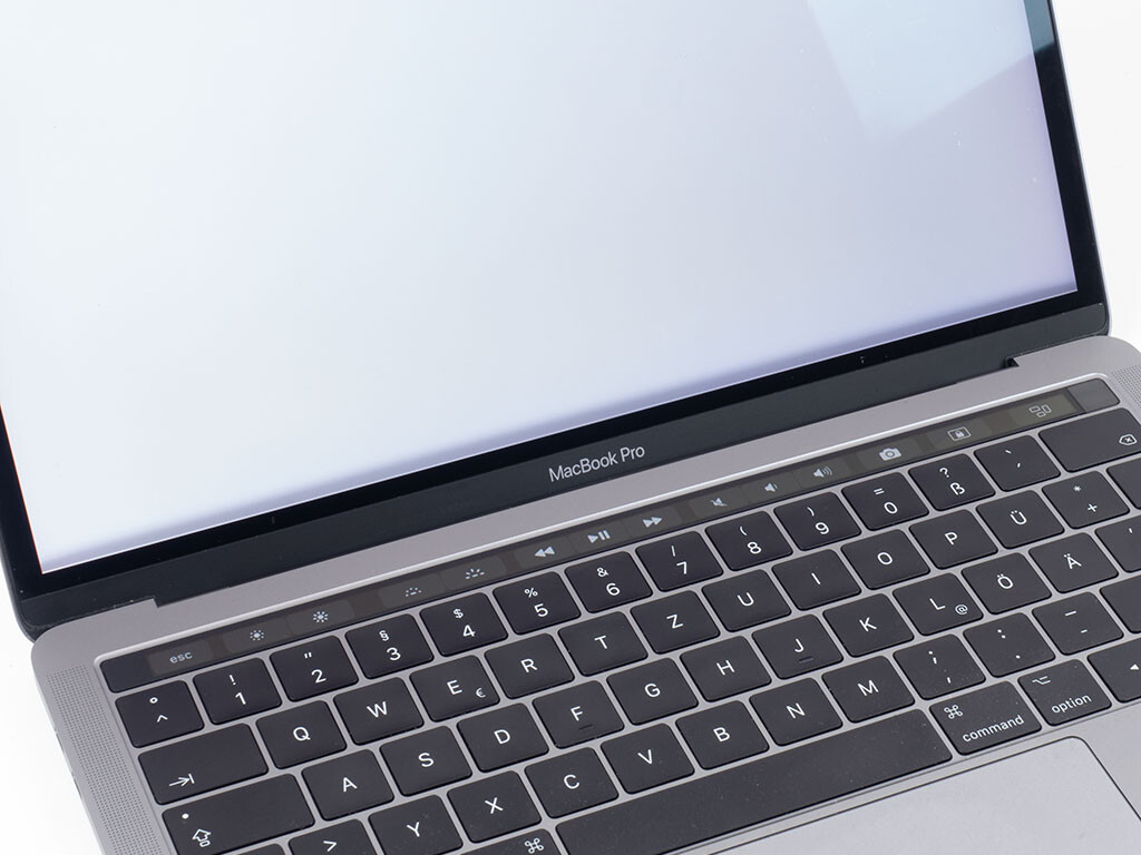 Apple MacBook Pro (2017) Suffers from Widespread Retina Display