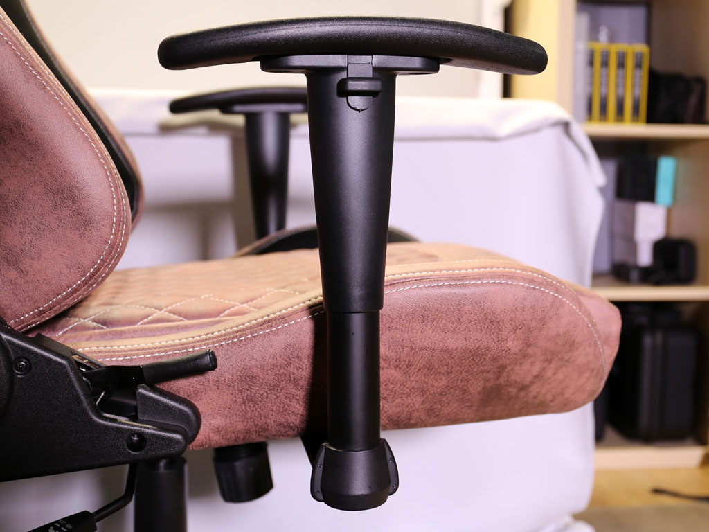 https://www.techpowerup.com/review/aerocool-duke-aerosuede-gaming-chair/images/chair_armrest1.jpg