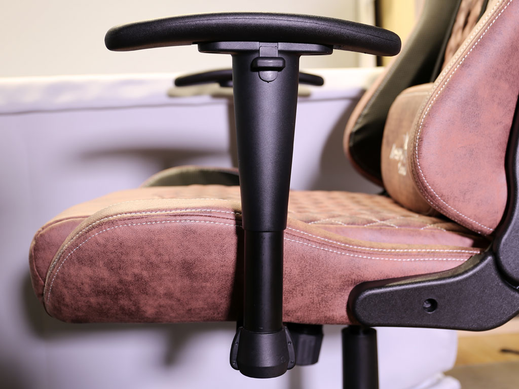  Aerocool  DUKE  AeroSuede Gaming Chair Review  For Tight 