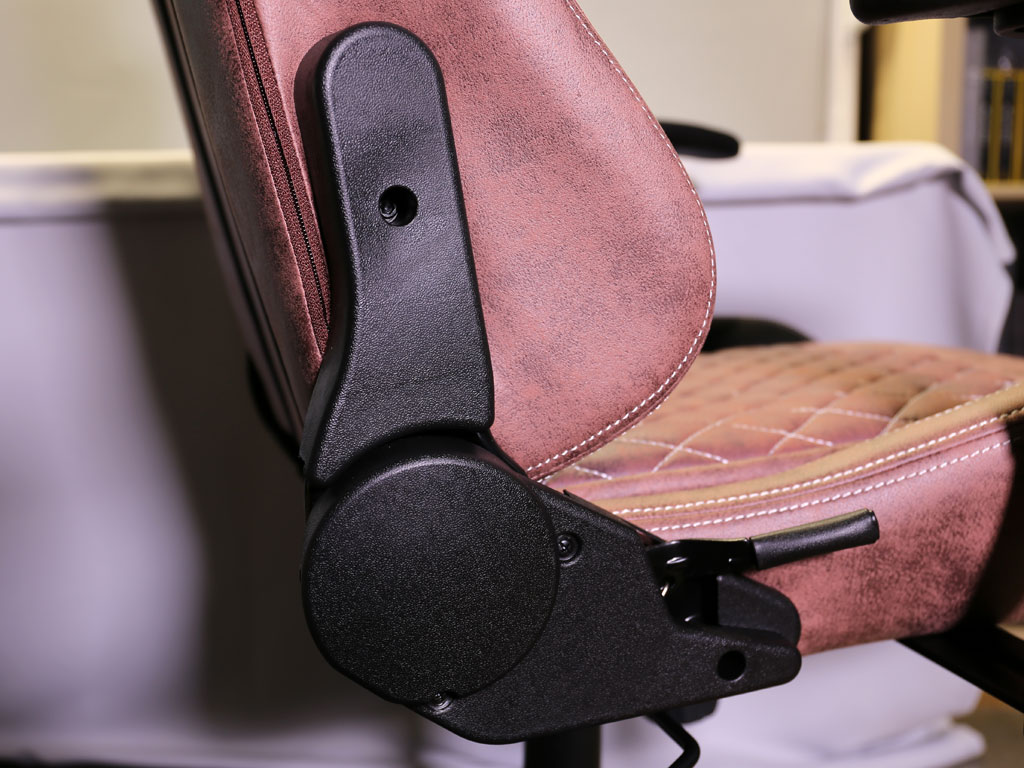  Aerocool  DUKE  AeroSuede Gaming Chair Review  For Tight 