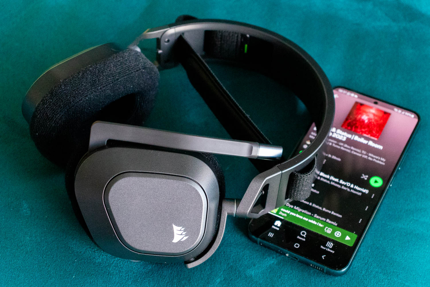 Corsair HS80 Max Carbon RGB Wireless Gaming Headset Black