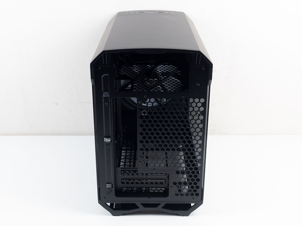 Fractal Design Torrent Nano RGB TG Light Tint Review - A Closer