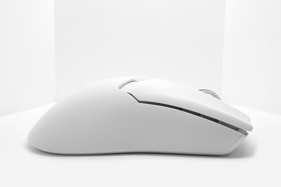 Razer Viper V2 Pro Gaming Mouse Review - Shape & Dimensions