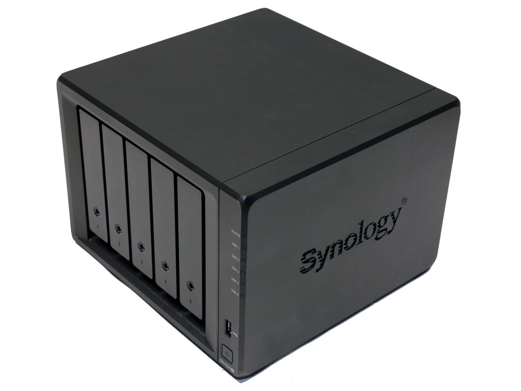 Synology station. Synology ds1520+. Synology DS 1520. Synology 1520+. Synology DSM.